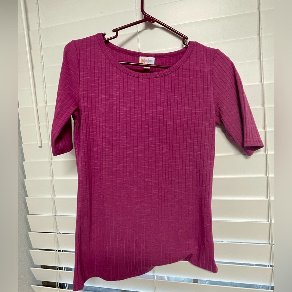 LuLaRoe “Gigi” top